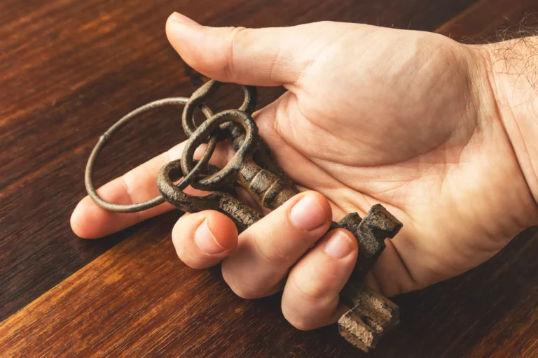 Privatverkauf oder Makler 66 tb hero verkaufen erbschaft schluessel - TB Finanz & Immobilien GmbH